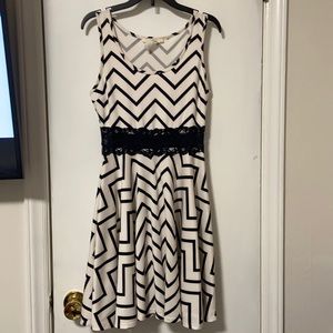 Black and white dress size S